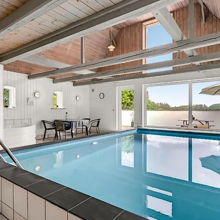 Semesterbostad Beautiful In Grenaa With Sauna, Wifi And Private Swimming Pool *